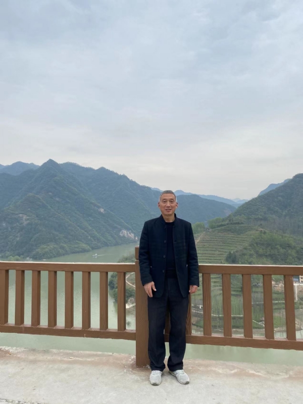 雪芳的第一张照片--湖北闪婚服务中心