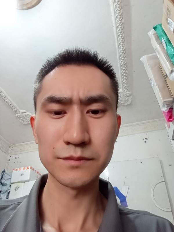 西门吹雪的第一张照片--湖北闪婚服务中心